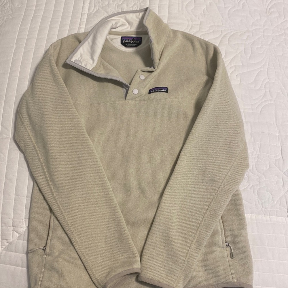 Beige patagonia quarter zip size medium